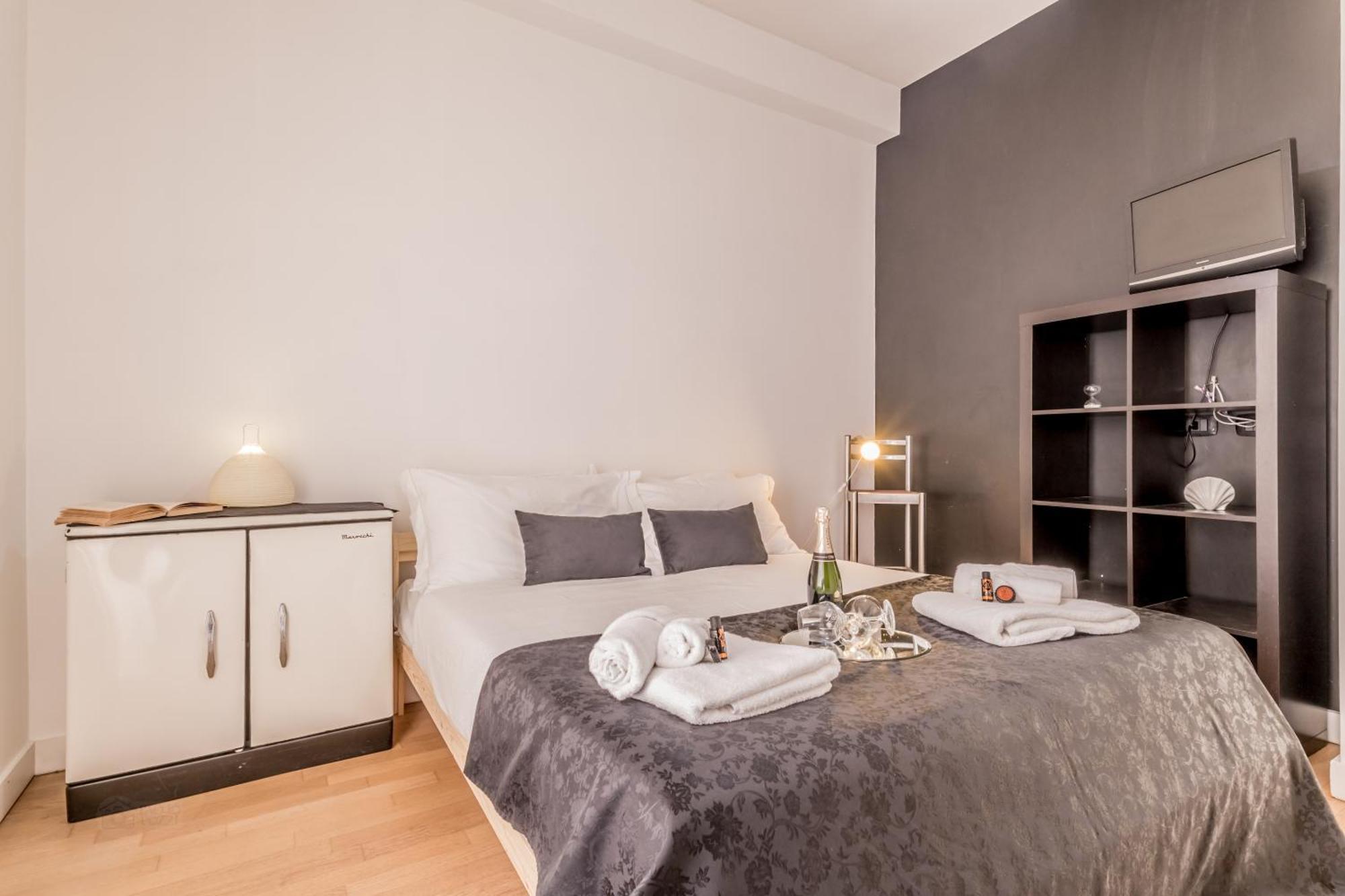 Apartment Bbhome Bright And Elegant Metro Libia High Floor Flat Rom